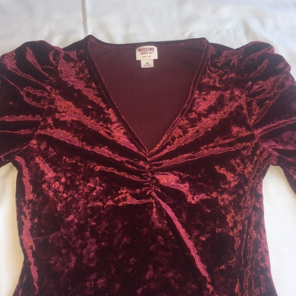 Red velour crop top - Picture 1 of 6